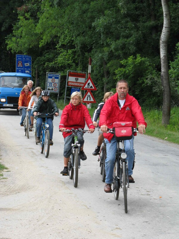    . . .  mit dem Fahrrad auf Entdeckungsreise . . .          